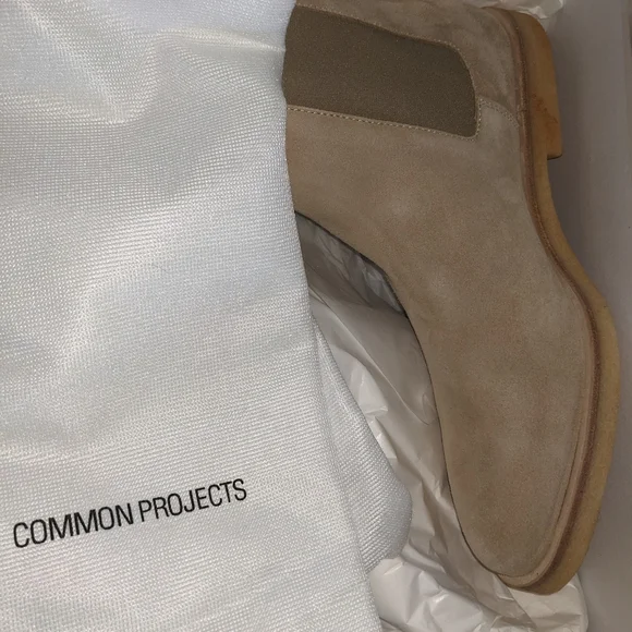 Common Projects Suede Chelsea in Tan